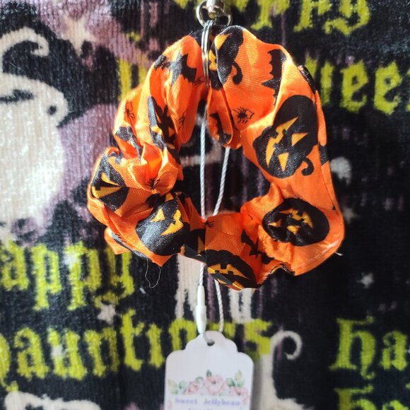 Scrunchie Halloween Themed Wristlet Keyring - Picture 1 of 3